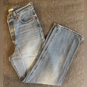 LEVIS Ribcage straight leg jeans size 28
